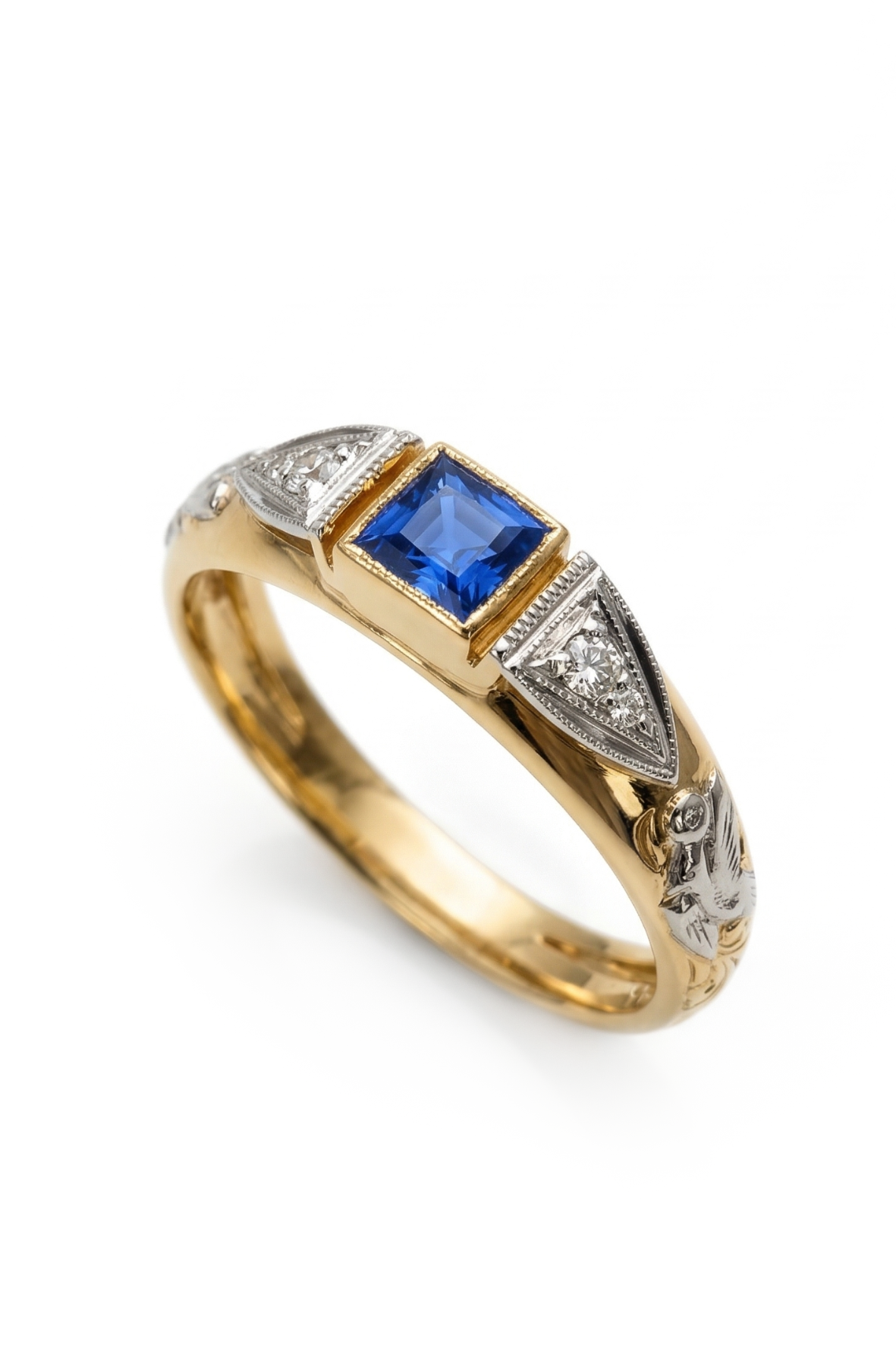 ANEL 18K – BRILHANTE COM SAFIRA. CURSO: ARQUITETURA.